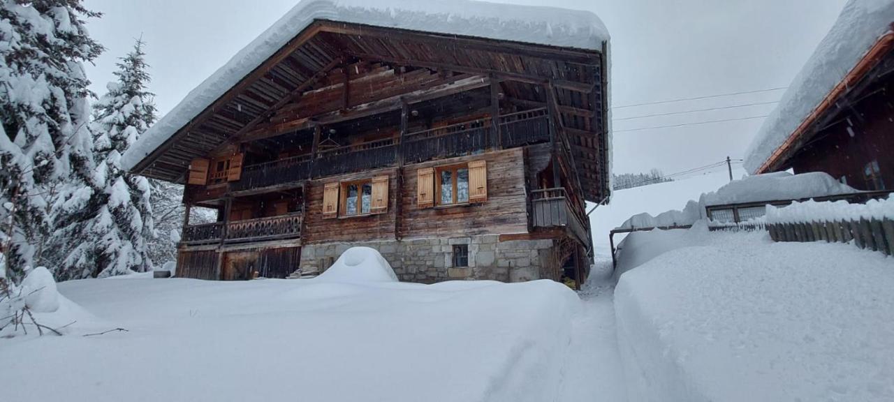 Charmieux Appartement En Chalet Typique Le Grand-Bornand Luaran gambar